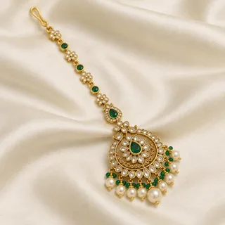 Kundan maang tikka